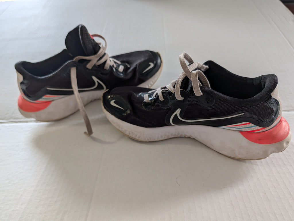 Nike Revolution 5 Youth Athletic Sneakers - Size 4Y - Fair