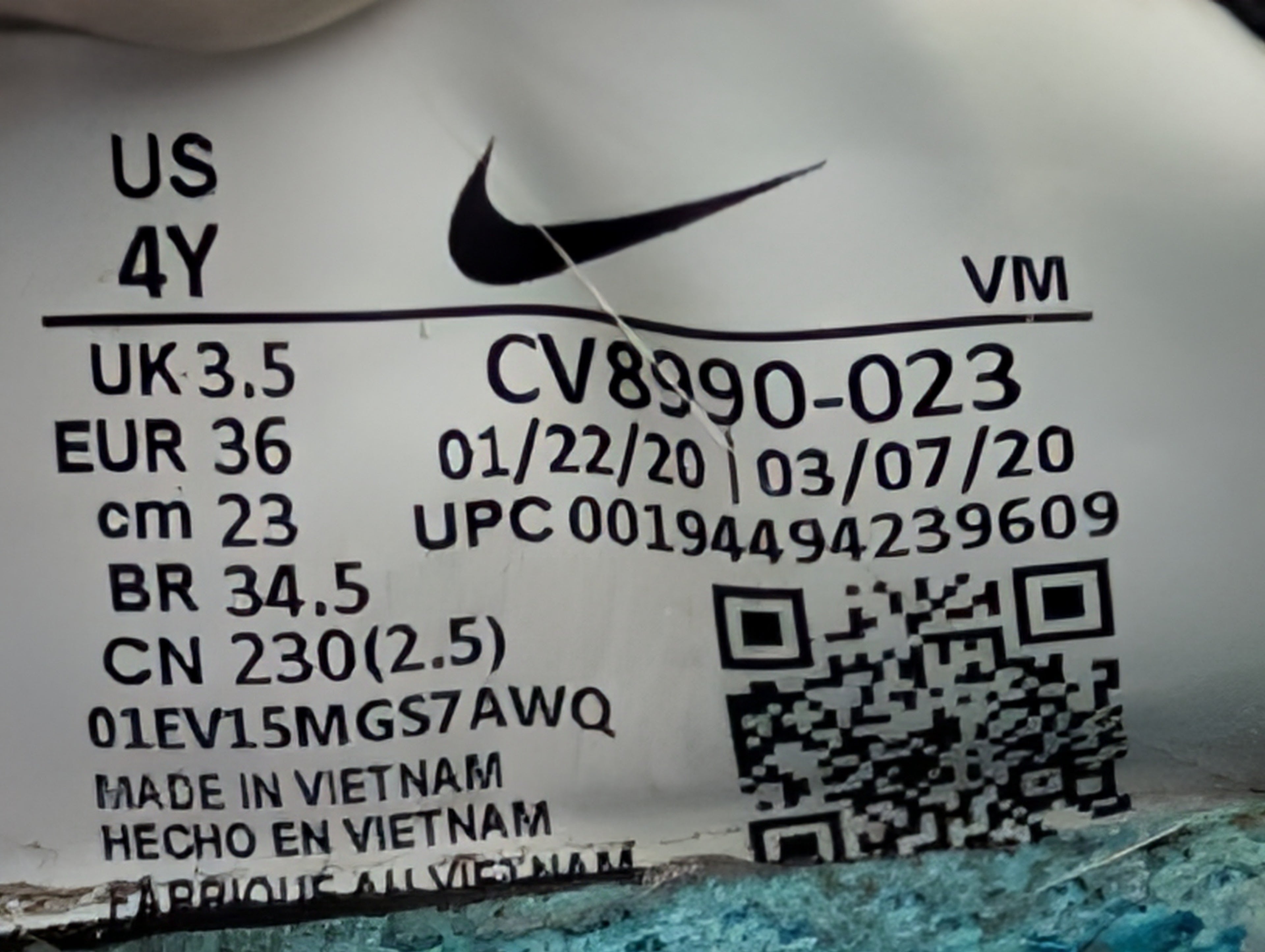 Nike Revolution 5 Youth Athletic Sneakers - Size 4Y - Fair