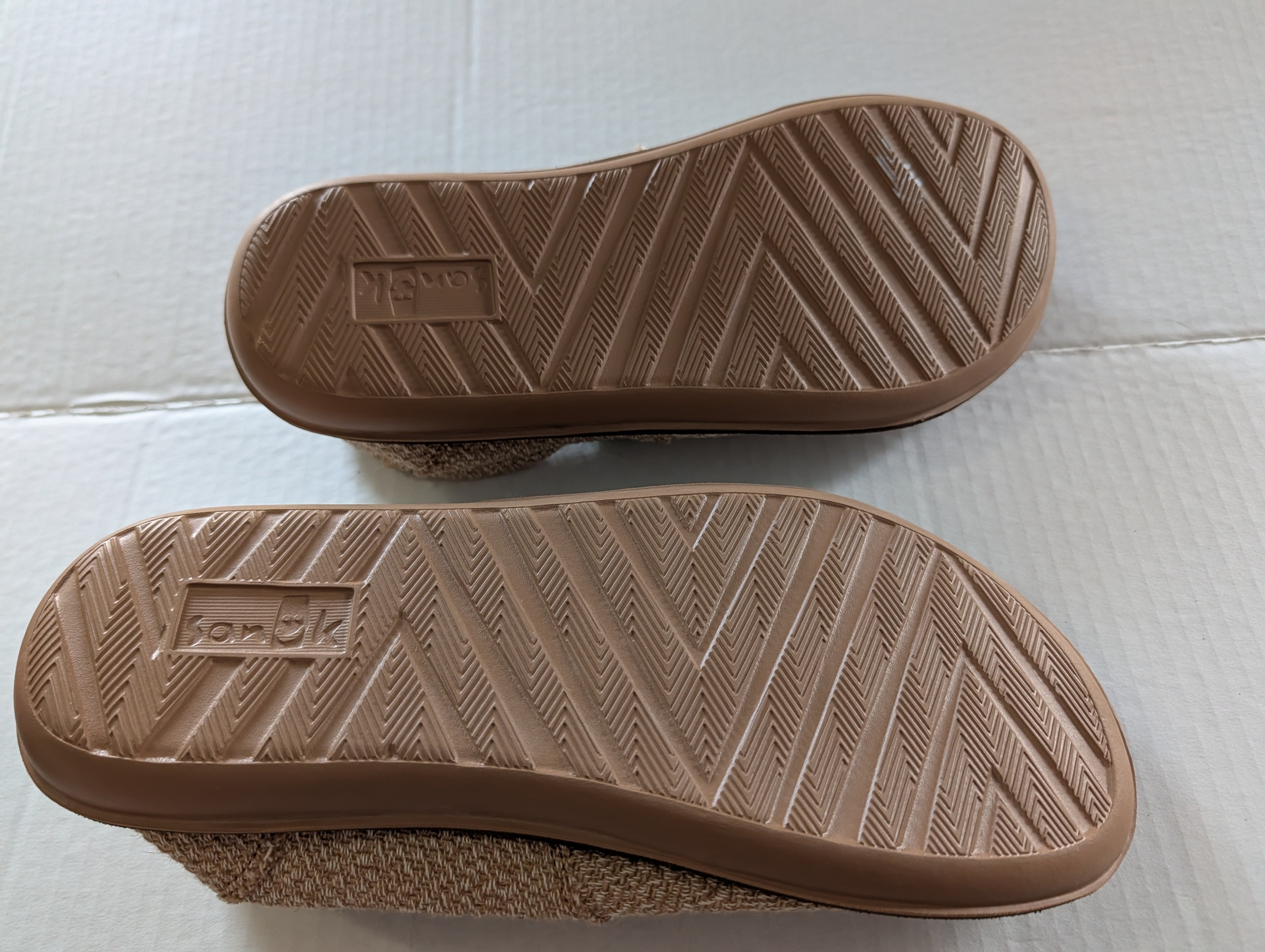 Sanuk Men's Tan Canvas Slip-On Loafers - Size 8 - Good